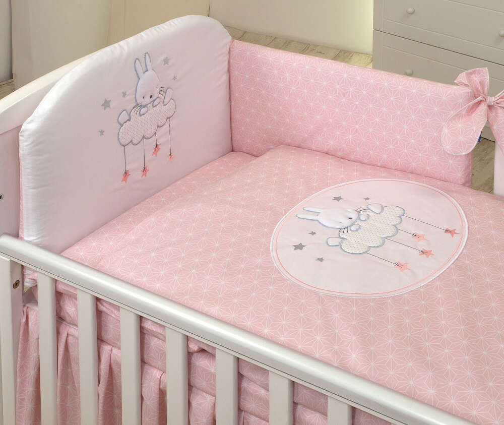 Set lenjerie din bumbac cu protectie laterala pentru pat bebelusi Sky Bunny Pink 120 x 60 cm