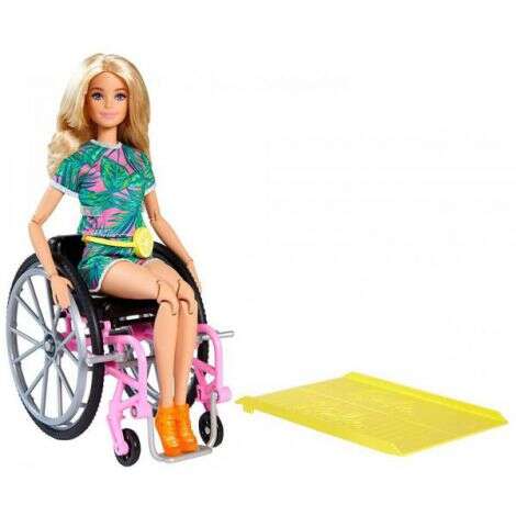 Papusa Barbie by Mattel Fashionistas papusa GRB93 in scaun cu rotile si rampa
