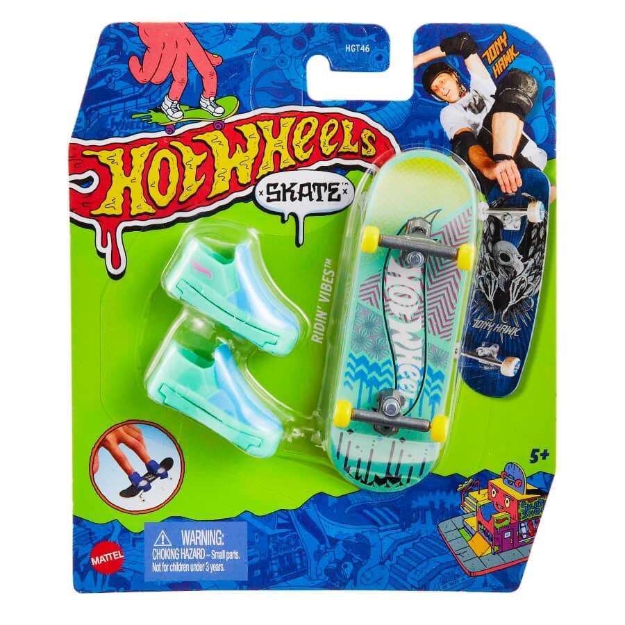 Set mini placa skateboard cu pantofi, Hot Wheels, HGT54